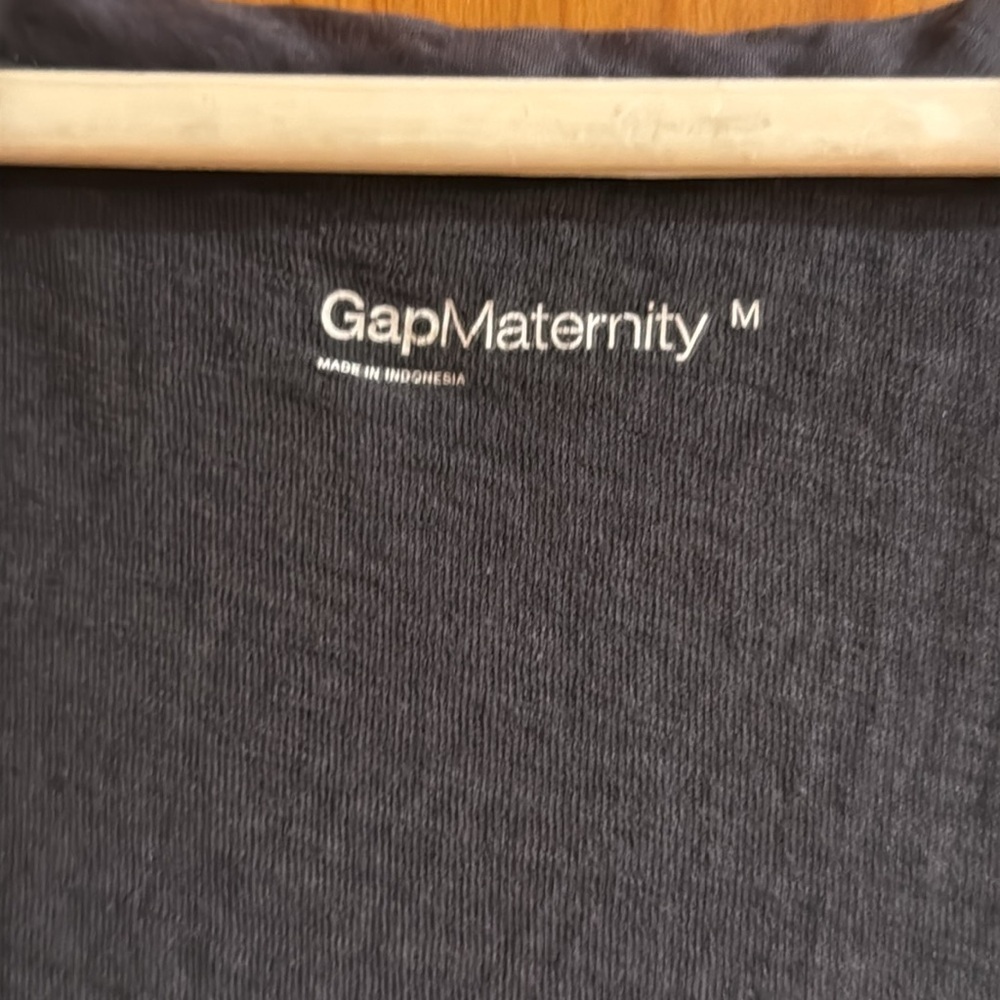 Gap maternity sleeveless top size medium. - Picture 2 of 7